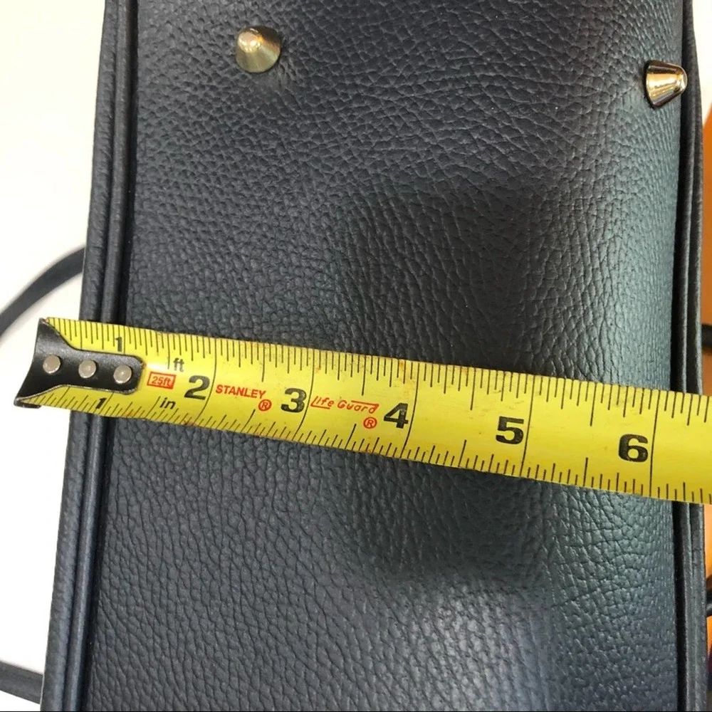 Sophisticated Navy Leather Tote Bag - Picture 13 of 15